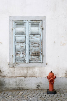 France, Alsace, Water hydrant against house front - AWD00343