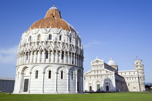Italien, Toskana, Pisa, Piazza dei Miracoli, Platz der Wunder, Baptisterium im Vordergund - PSF00262