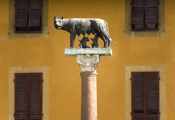 Italien, Toskana, Pisa, Romulus und Remus Statue - PSF00256