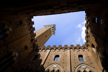 Italy, Tuscany, Siena, Palazzo Pubblico, low angle view - PSF00239