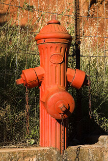 Frankreich, Provence, Roussillon, Roter Hydrant - PSF00212
