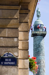 France, Paris, Place Vendome, Napoleon monument, Road sign in foreground - PSF00173