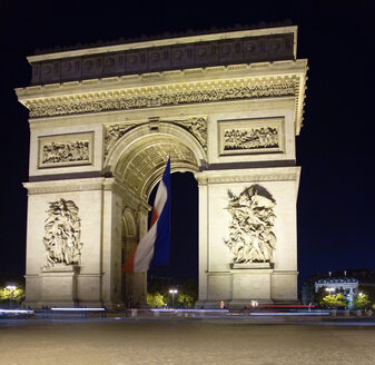 Frankreich, Paris, Arc de Triomphe, Place Charles De Gaulle bei Nacht - PSF00164