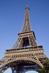 Frankreich, Paris, Eiffelturm, niedriger Blickwinkel - PSF00158