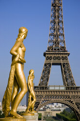 France, Paris, Eiffel Tower, Statues in foreground - PSF00151