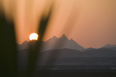 Egypt, Safaga, Landscape at sunset - GNF01096