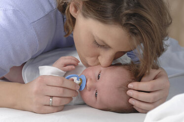 Germany, Bavaria, Munich, Mother kissing newborn (3 weeks), close up - CRF01682