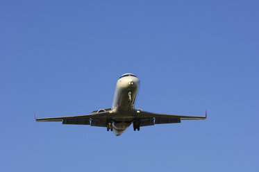 Canada, Toronto, Airplane, approach for landing, low angle view - RUEF00226