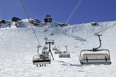 Austria, Tyrol, Stubai Glacier, Fernau Ski lift - MBF00930