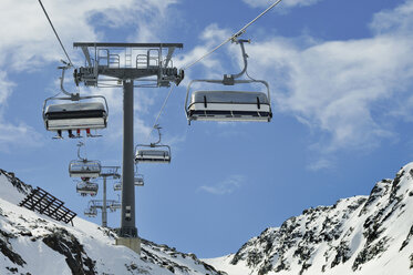 Austria, Tyrol, Stubai Glacier, Fernau Ski lift - MBF00929