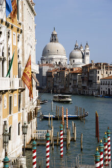 Italien, Venedig, Canal Grande, Santa Maria della Salute im Hintergrund - PSF00337