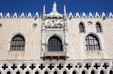 Italien, Venedig, Dogenpalast, Fassade, Geflügelter Löwe - PSF00327
