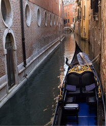 Italien, Venedig, Kanal mit Gondel - PSF00325