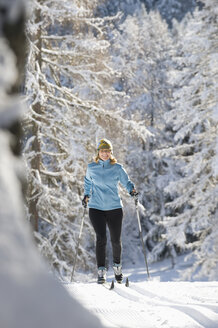 Österreich, Tirol, Seefeld, Langlauf der Frauen - MIRF00012