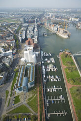 Deutschland, Nordrhein-Westfalen, Düsseldorf, Blick auf den Medienhafen, Blick von oben - UK00177