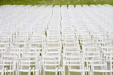 Germany, Empty chairs in a row - WDF00565