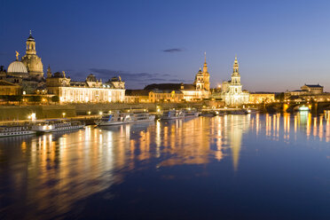 Deutschland, Dresden, Skyline bei Nacht - WDF00563