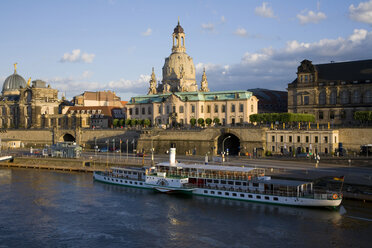Deutschland, Dresden, Elbe und Uferpromenade - WDF00552