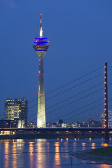 Deutschland, Nordrhein-Westfalen, Skyline von Düsseldorf, Blick über den Rhein - WDF00540