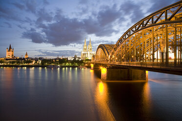 Germany, Cologne, Hohenzollern bridge and Cologne Cathedral, City view - WDF00535