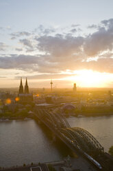 Germany, Cologne, Hohenzollern bridge and Cologne Cathedral - WDF00530