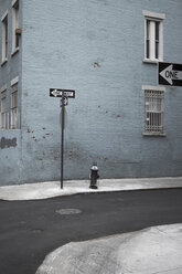 USA, New York City, Street, One way sign - TH01061