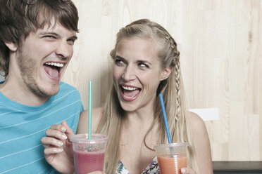 Germany, Cologne, Young couple laughing, portrait - WESTF12443