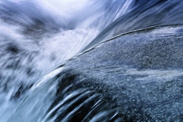 Italien, Südtirol, Rauschendes Flusswasser, Vollbild - SMF00498