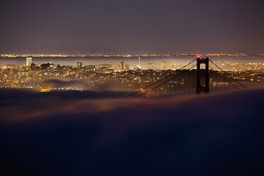 USA, Kalifornien, San Francisco, Golden Gate Bridge, bei Nacht - FOF01507