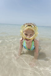 Spain, Mallorca, Girl (4-5) on the beach wearing diving goggles, portrait - WESTF12636