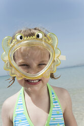 Spain, Mallorca, Girl (4-5) on the beach wearing diving goggles, portrait - WESTF12633