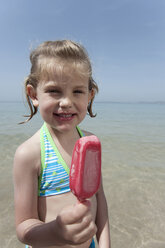 Spain, Mallorca, Girl (4-5) eating icecream on beach, portrait - WESTF12628