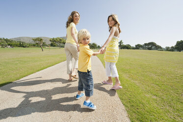 Spain, Mallorca, Mother and children (4-5), (10-11) having a walk - WESTF12873