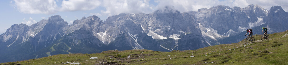 Italien, Dolomiten, Mountainbiking zu zweit - FFF01088