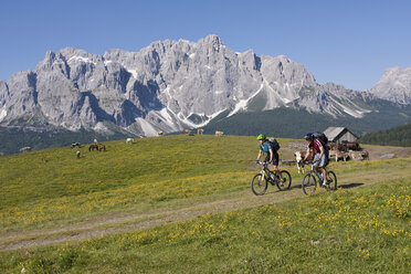 Italien, Dolomiten, Mountainbiking zu zweit - FFF01083