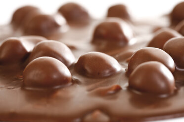 Chocolate with hazelnuts, close-up - 11732CS-U