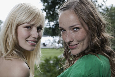 Germany, Berlin, Young women smiling, portrait, close-up - WESTF13531