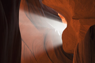 USA, Arizona, Upper Antelope Canyon, Sunbeams - FOF01609