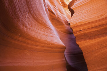 USA, Arizona, Unterer Antelope Canyon, Sandsteinwände - FOF01604