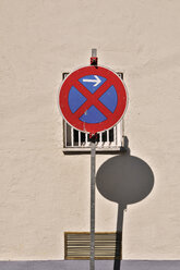 Germany, Bavaria, Munich, Traffic sign, stopping restriction - MBF00954