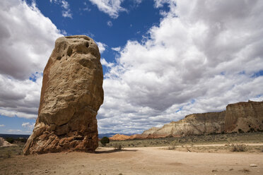 USA, Utah, Felsformationen in einer Landschaft, Chimney Rock, Kodachrome Basin State Park - FOF01646