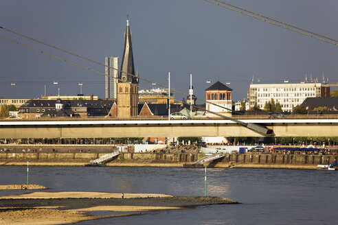 Deutschland, Nordrhein-Westfalen, Düsseldorf, Blick über die Altstadt von Düsseldorf - 11983CS-U