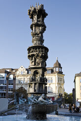 Deutschland, Rheinland-Pfalz, Koblenz, Historiensaeule am Goerresplatz - 11981CS-U