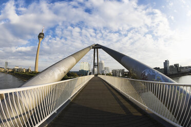 Deutschland, Nordrhein-Westfalen, Düsseldorf, Medienhafen, Blick von der Hafenbrücke - 11893CS-U