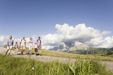 Italien, Seiseralm, Familienwandern - WESTF13440