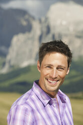 Italy, Seiseralm, Portrait of a man, smiling, close-up - WESTF13419