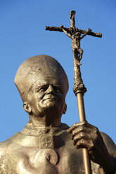 Polen, Krakau, Eine Statue des verstorbenen polnischen Papstes Johannes Paul II - PSF00412