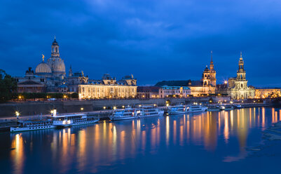 Deutschland, Sachsen, Dresden Skyline bei Nacht - PSF00374