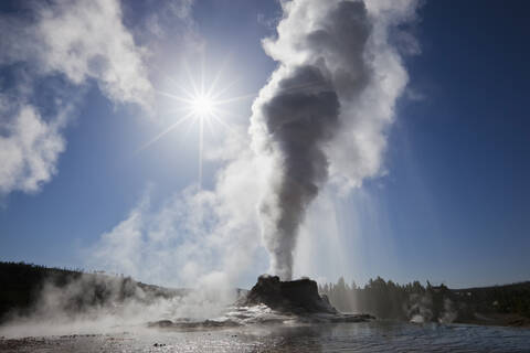 USA, Yellowstone Park, Wyoming, Castle Geysir, lizenzfreies Stockfoto