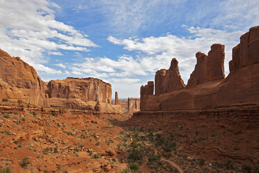 USA, Utah, Arches-Nationalpark, Courthouse-Türme - FOF01754